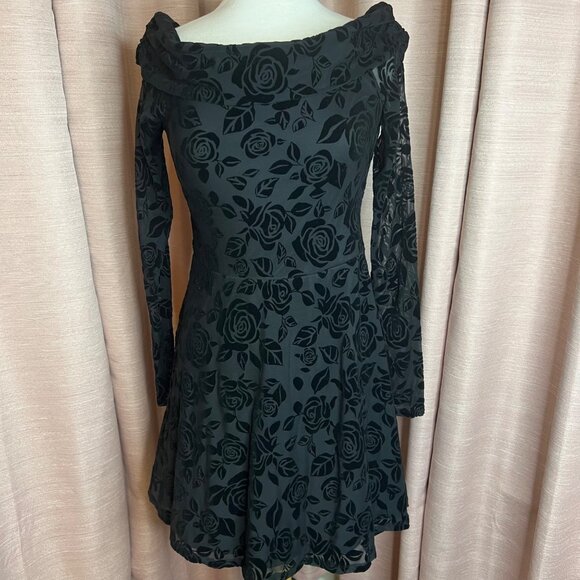 NWT Wild Fable M Black Rose Flocked Velvet Burnout Off-Shoulder Recycle Material - Picture 4 of 16